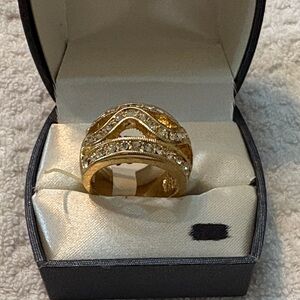 Elegant Gold Ring with Crystal Accents